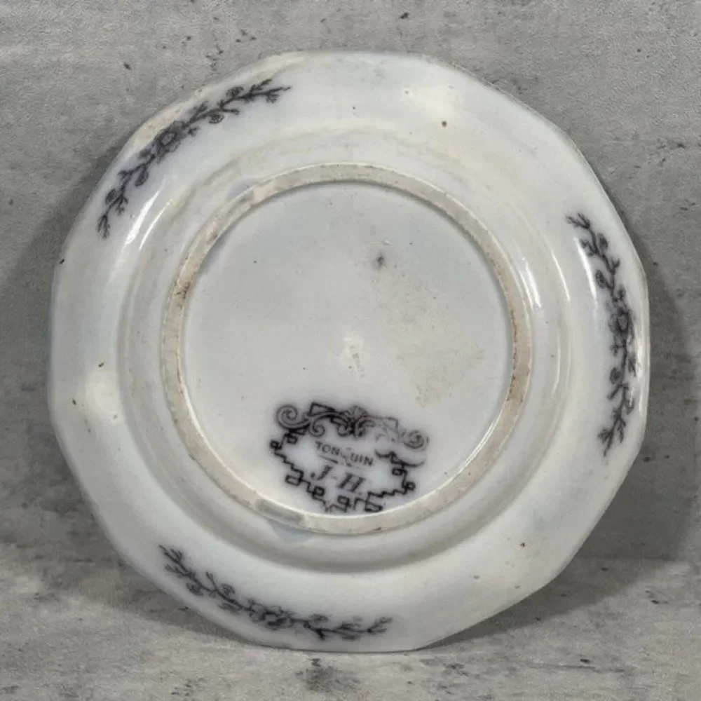 Antique J. Heath Tonquin Ceramic JH Black Boat Round‎ Salad Plate 7